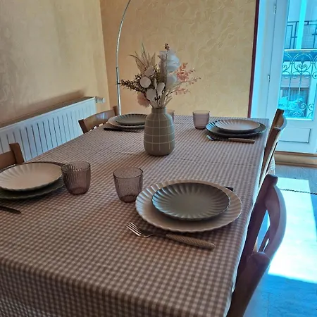 Prázdninový dům Maison De Bourg Rochefort-Montagne