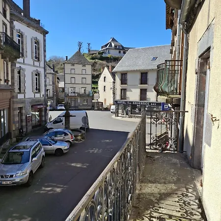 Maison De Bourg * Rochefort-Montagne